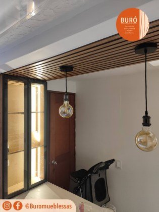 Licorera con puerta en vidrio con marco aluminio 0.3.jpg